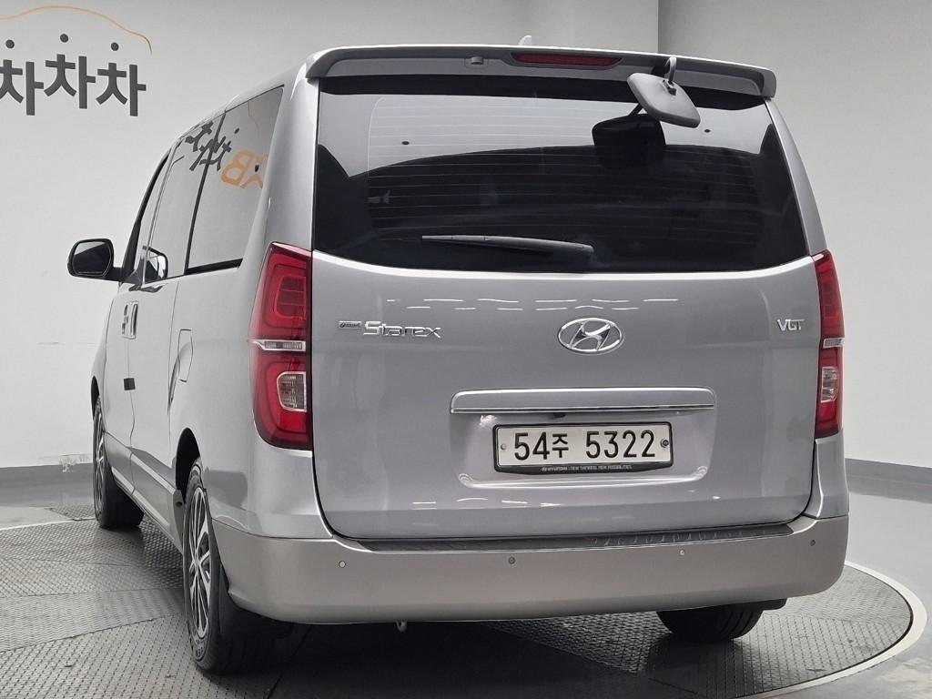 HYUNDAI Starex - Vista 2