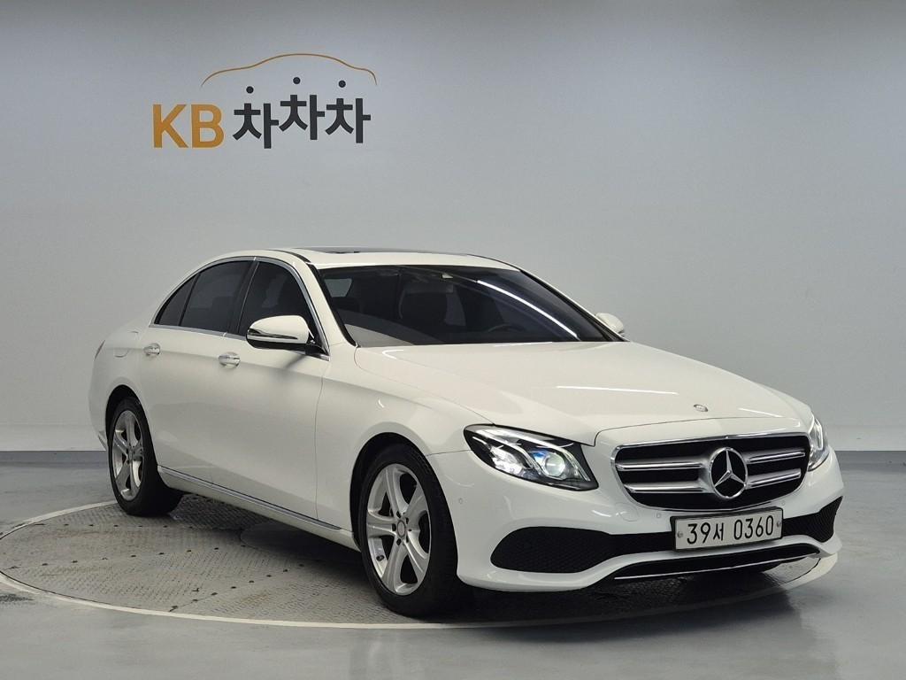 Mercedes Benz E class - Vista 4