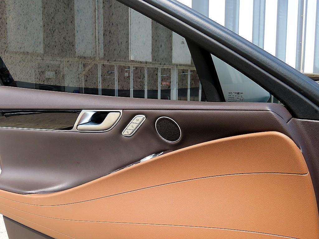 Genesis G80 - Vista 12