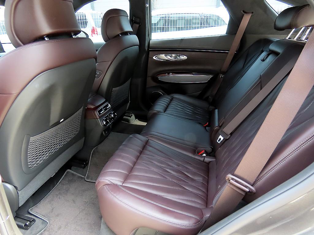 Genesis GV70 - Vista 6