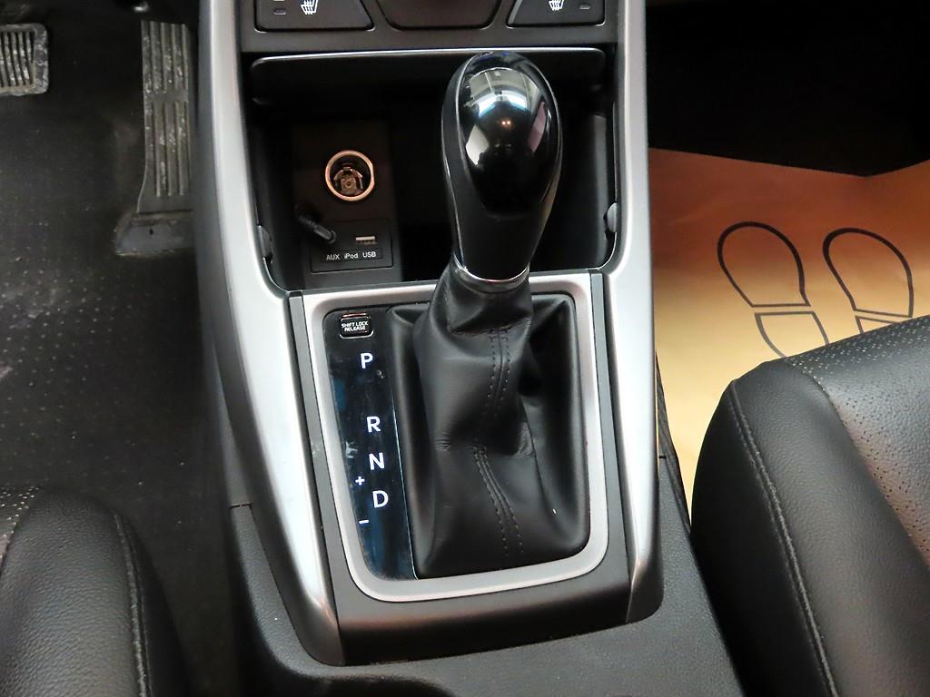 HYUNDAI Avante - Vista 11