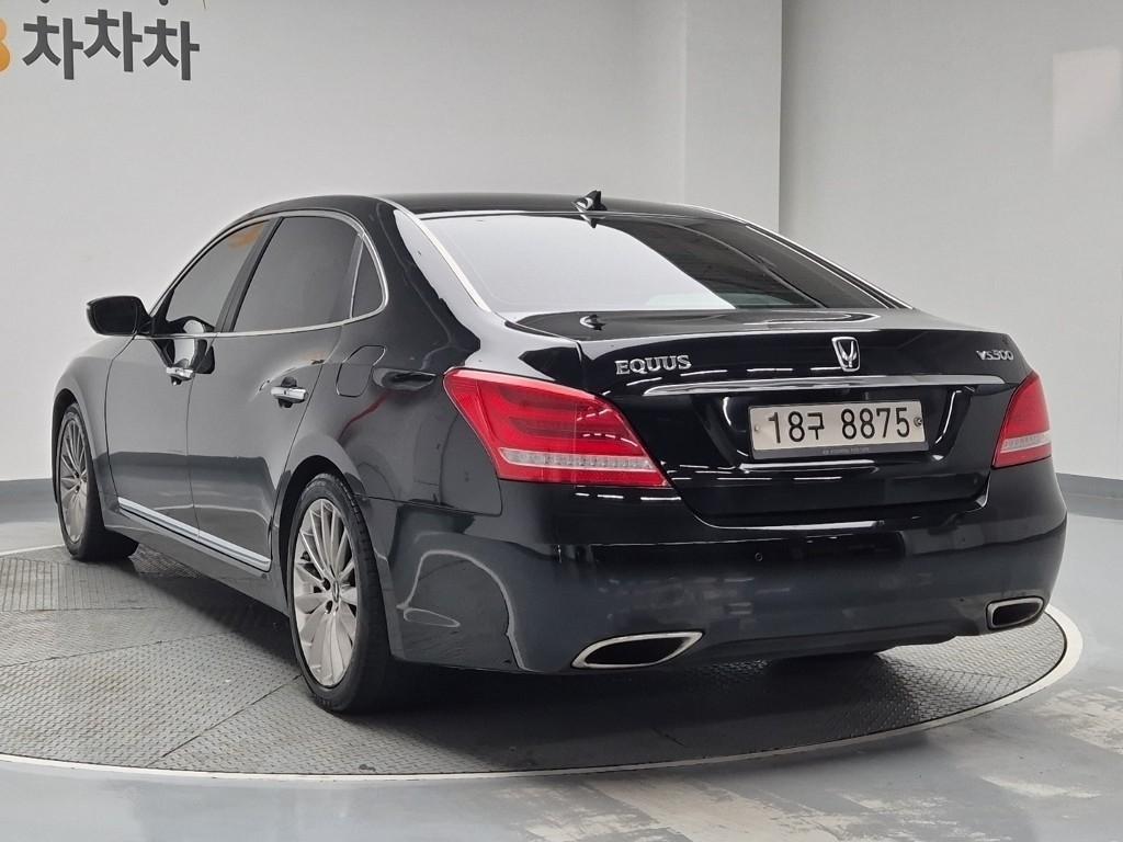HYUNDAI Equus - Vista 3