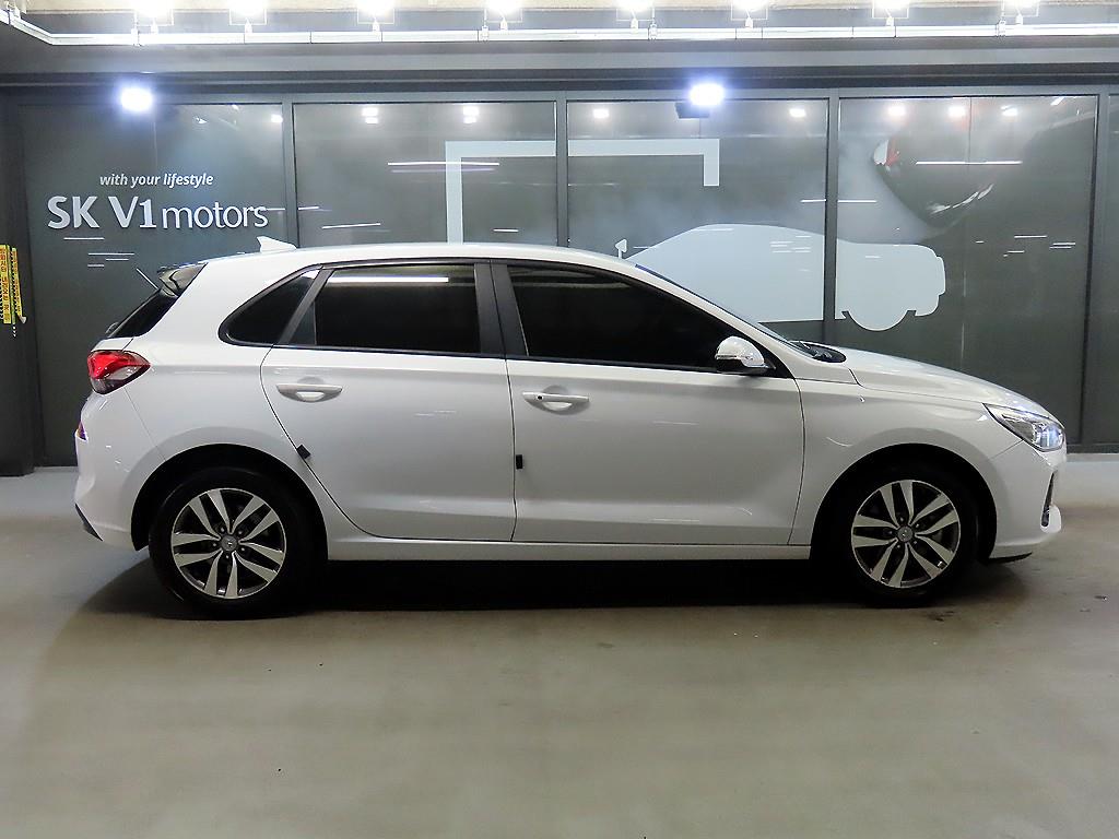 HYUNDAI i30 - Vista 3