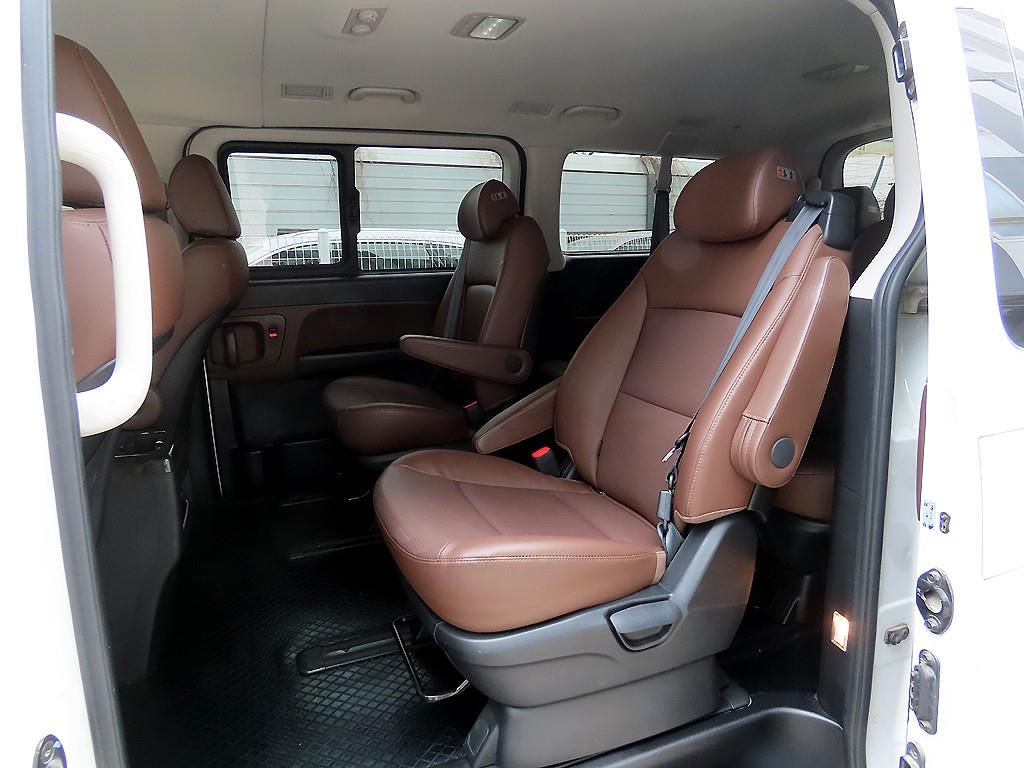HYUNDAI Starex - Vista 6