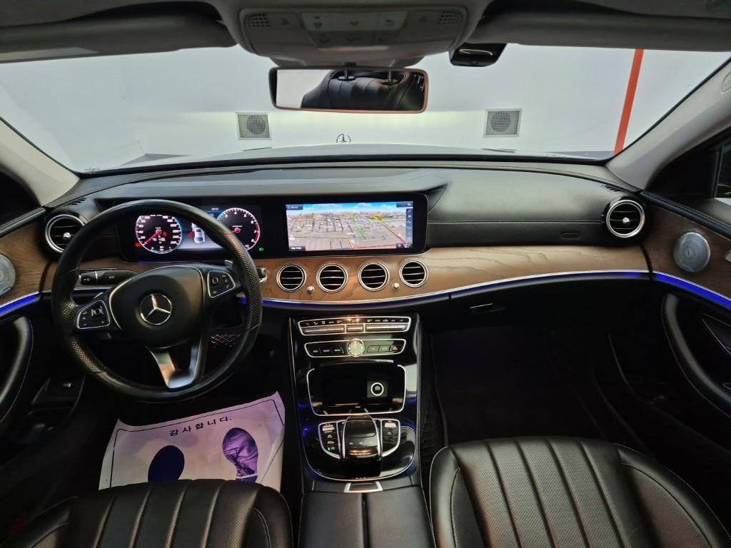 Mercedes Benz E class - Vista 7