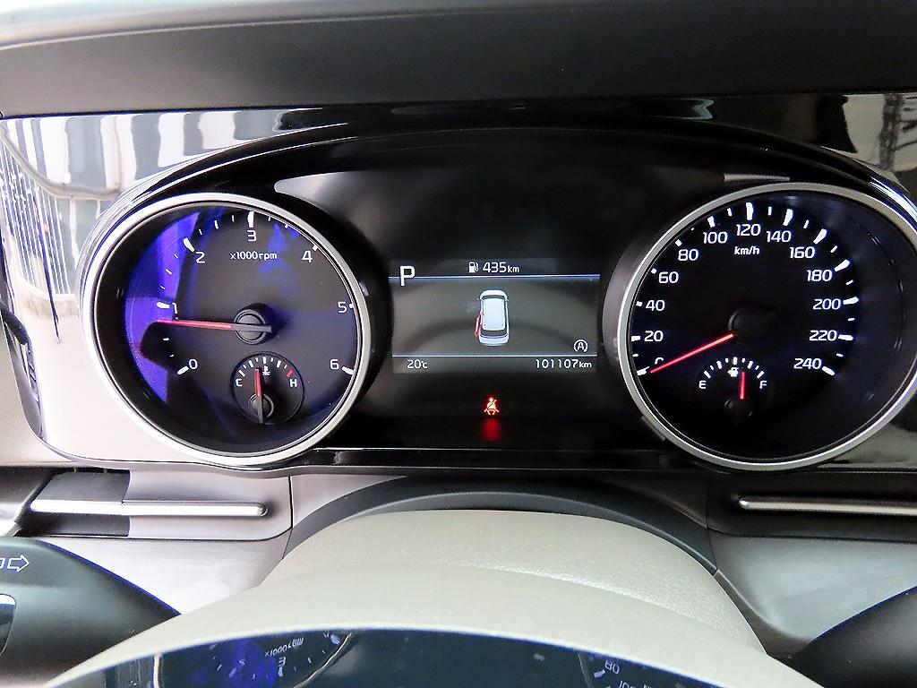 KIA Carnival - Vista 10