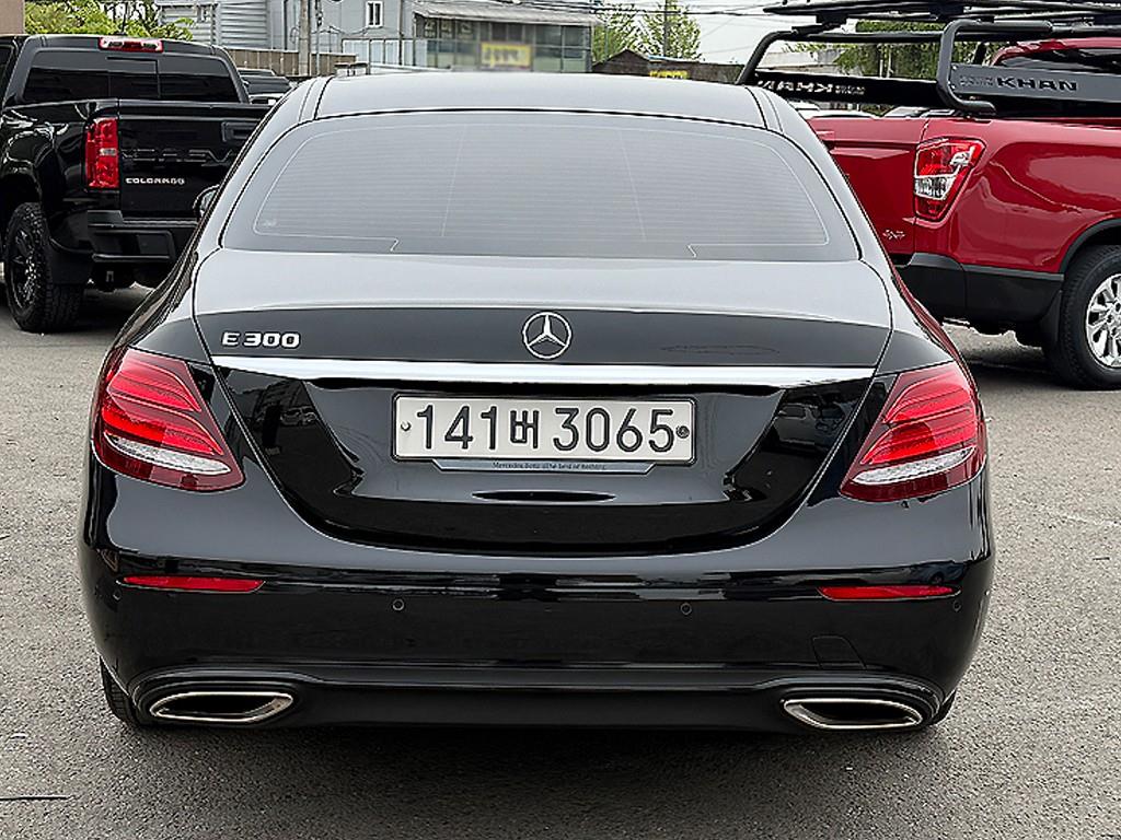 Mercedes Benz E class - Vista 3