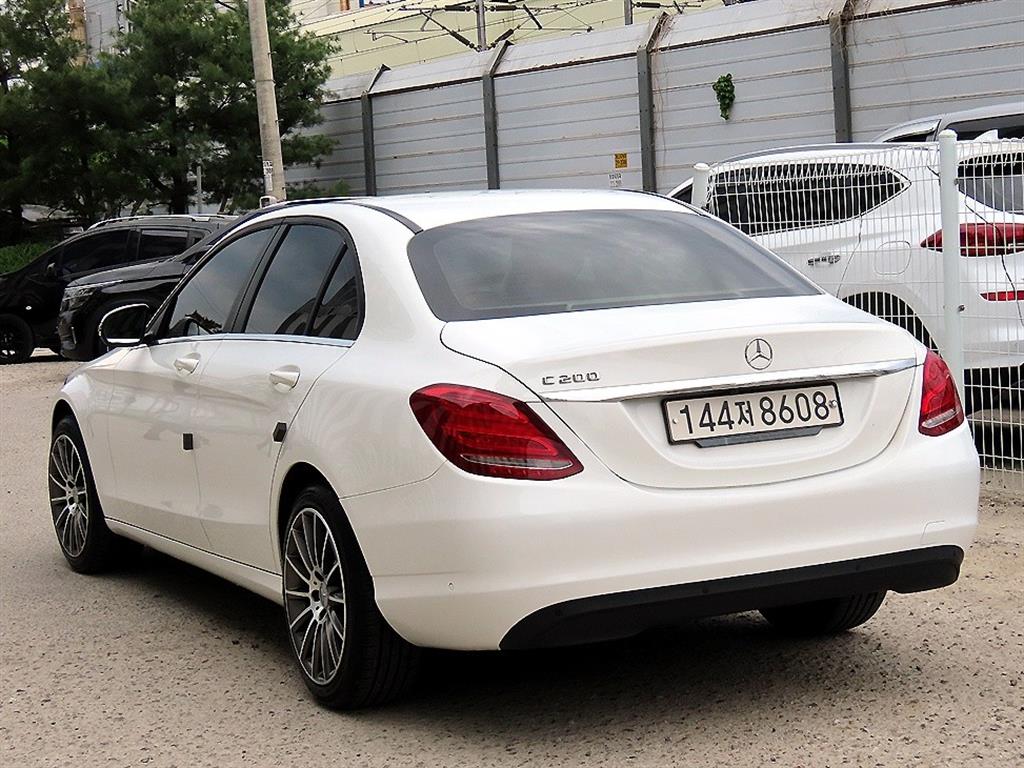 Mercedes Benz C Class - Vista 3