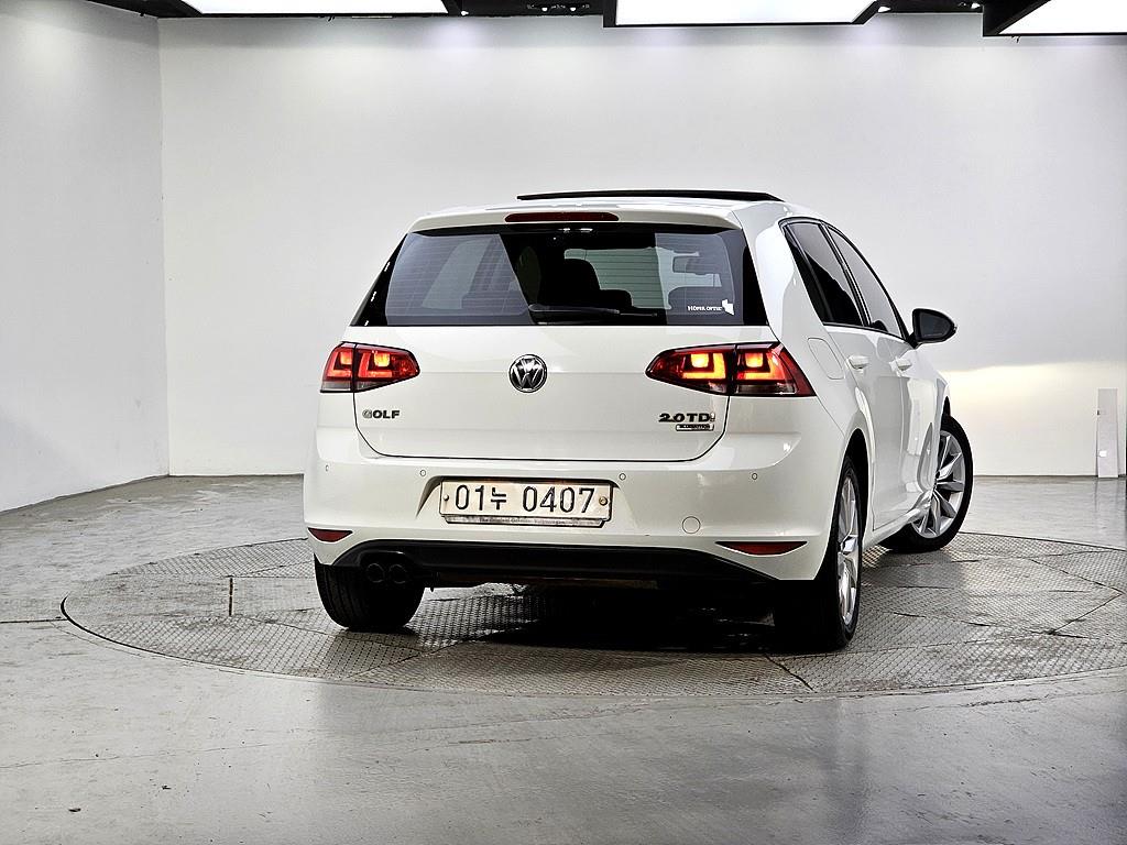 Volkswagen Golf - Vista 3