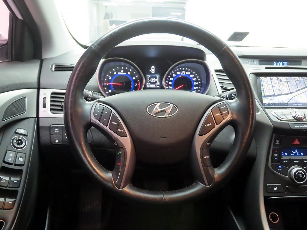 HYUNDAI Avante - Vista 7