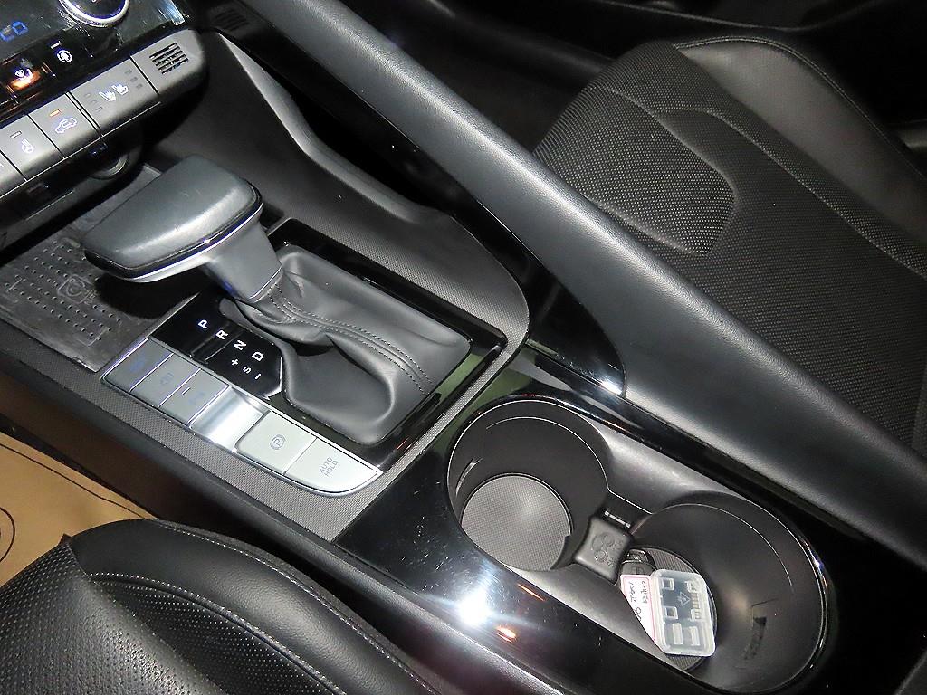 HYUNDAI Avante - Vista 12