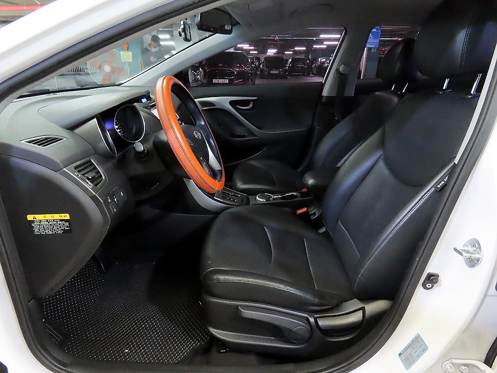 HYUNDAI Avante - Vista 6