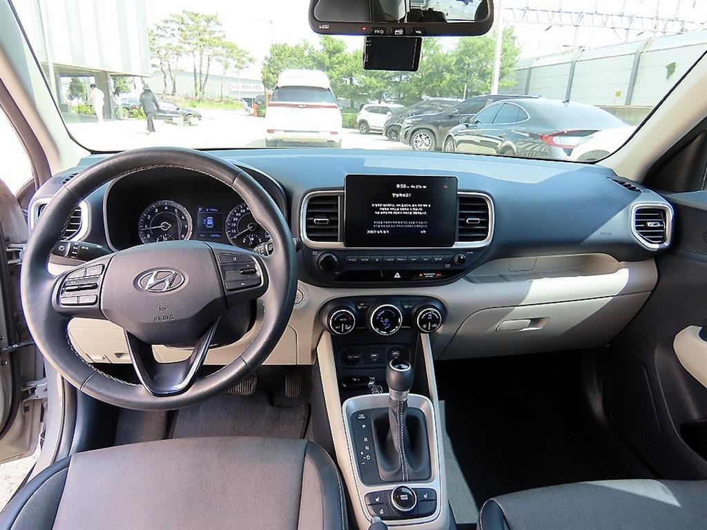 HYUNDAI Venue - Vista 7