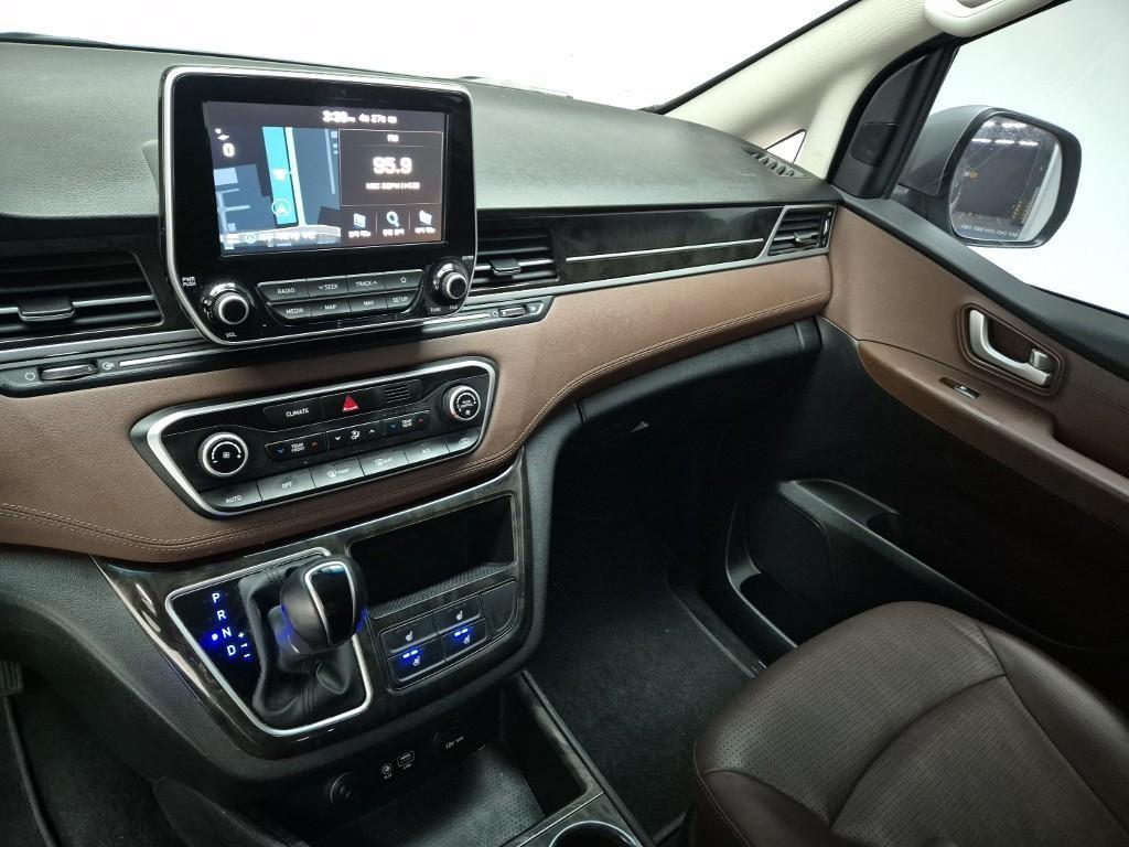 HYUNDAI Starex - Vista 10