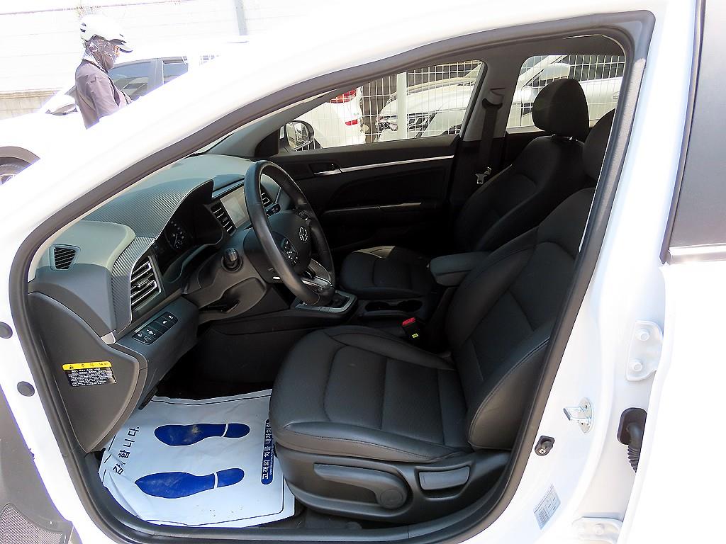 HYUNDAI Avante - Vista 5