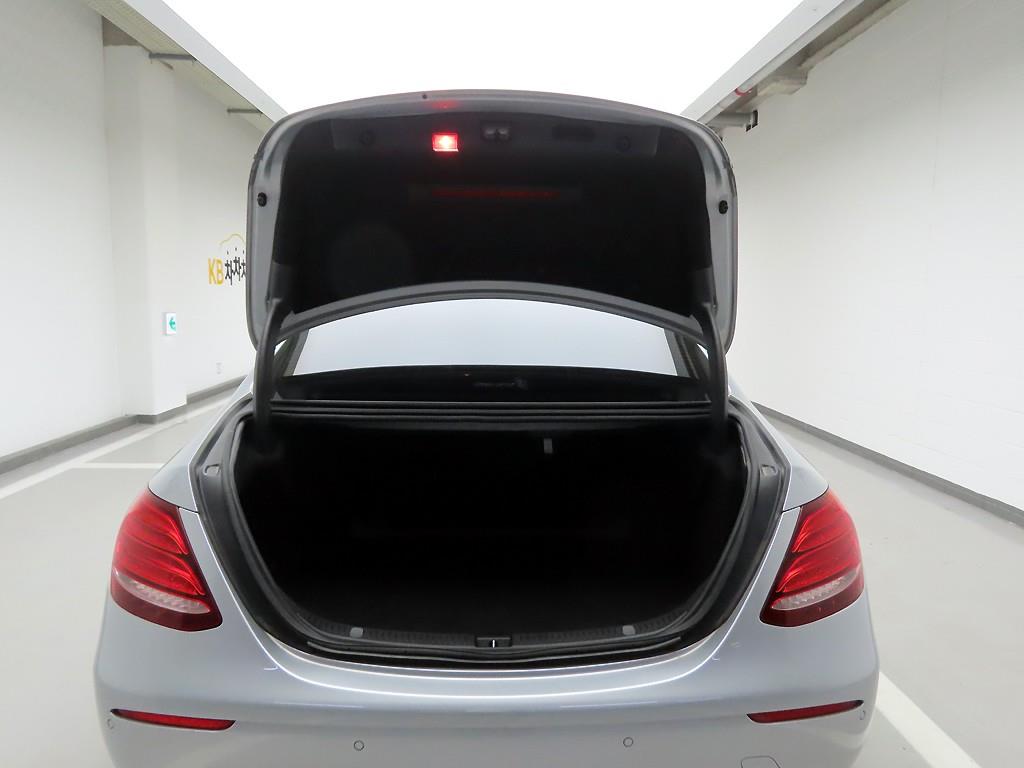 Mercedes Benz E class - Vista 5