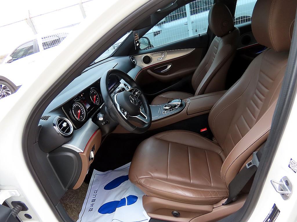 Mercedes Benz E class - Vista 5