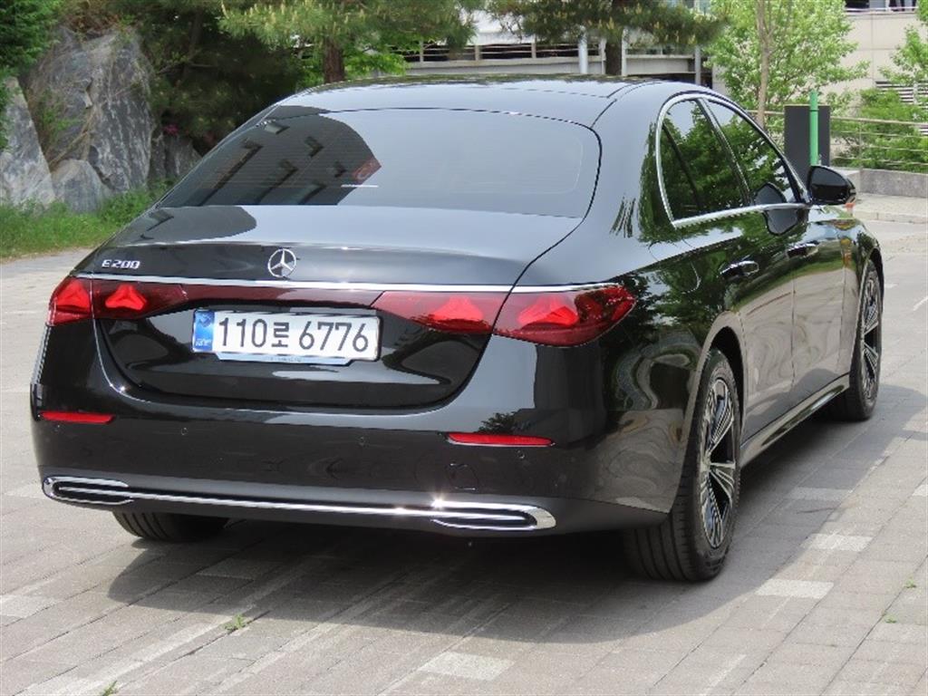 Mercedes Benz E class - Vista 5