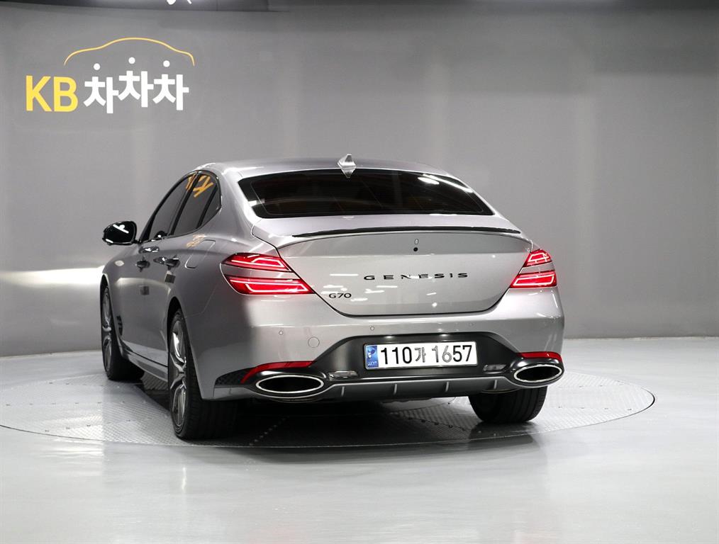 Genesis G70 - Vista 4