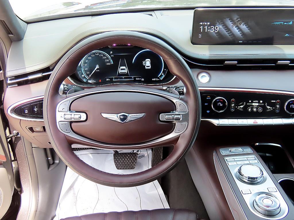 Genesis GV70 - Vista 8