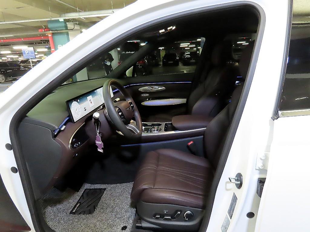 Genesis GV70 - Vista 6