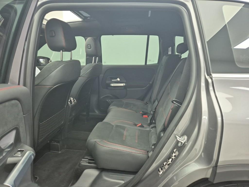 Mercedes Benz GLB Class - Vista 12