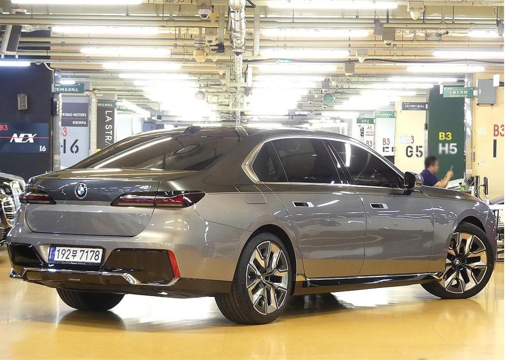 BMW 7 Series - Vista 3