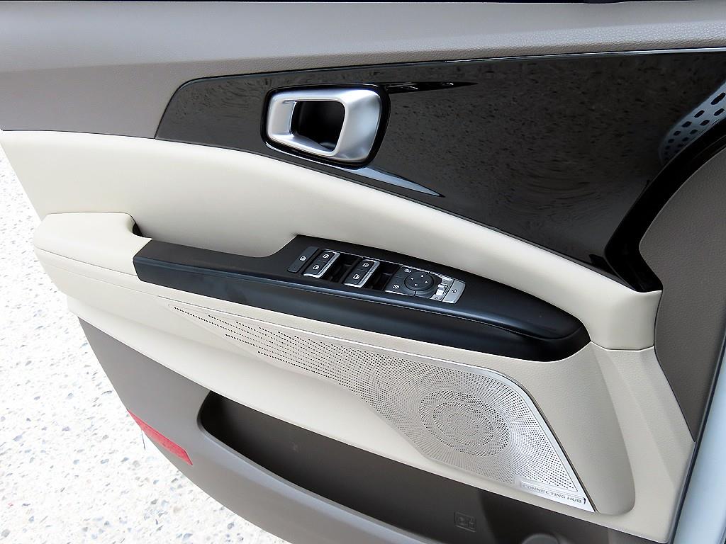 KIA Carnival - Vista 12