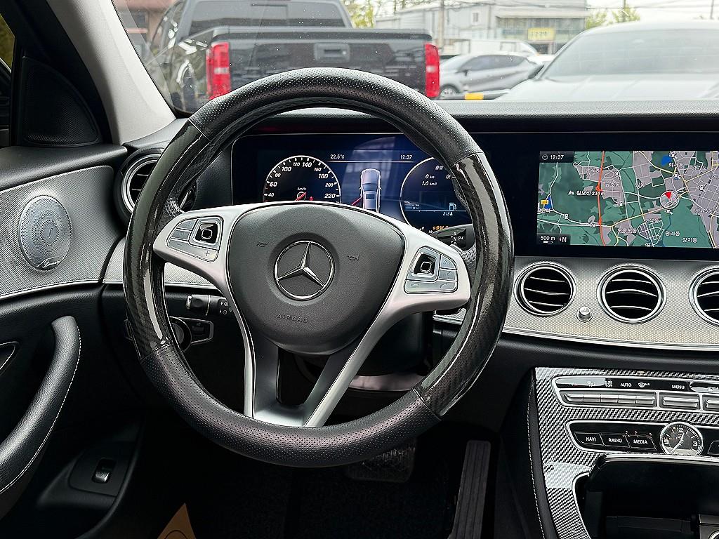 Mercedes Benz E class - Vista 8