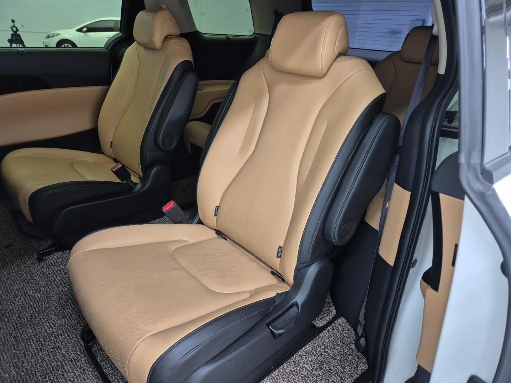 KIA Carnival - Vista 12