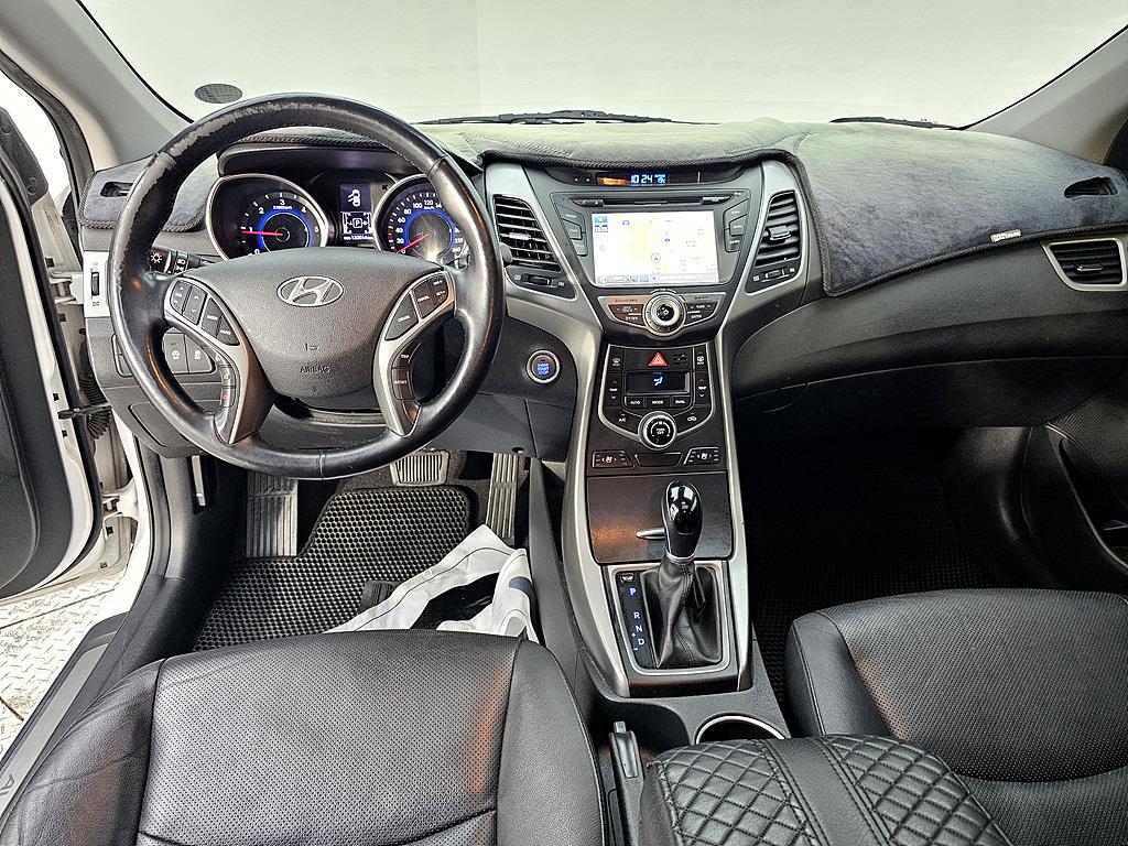HYUNDAI Avante - Vista 6