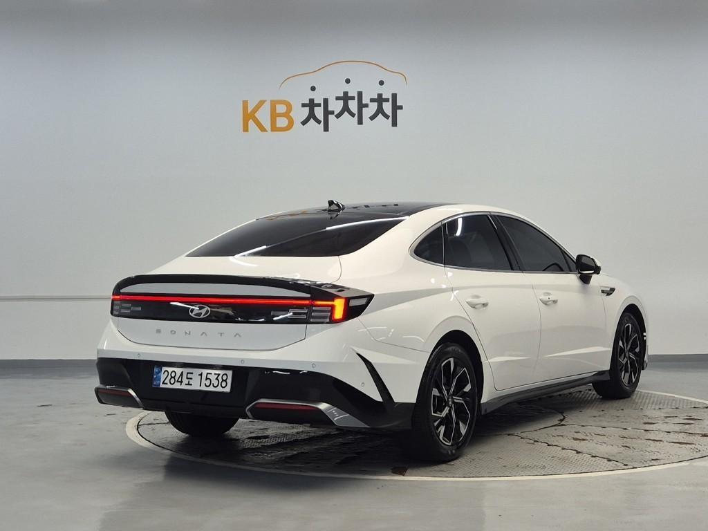 HYUNDAI Sonata - Vista 2