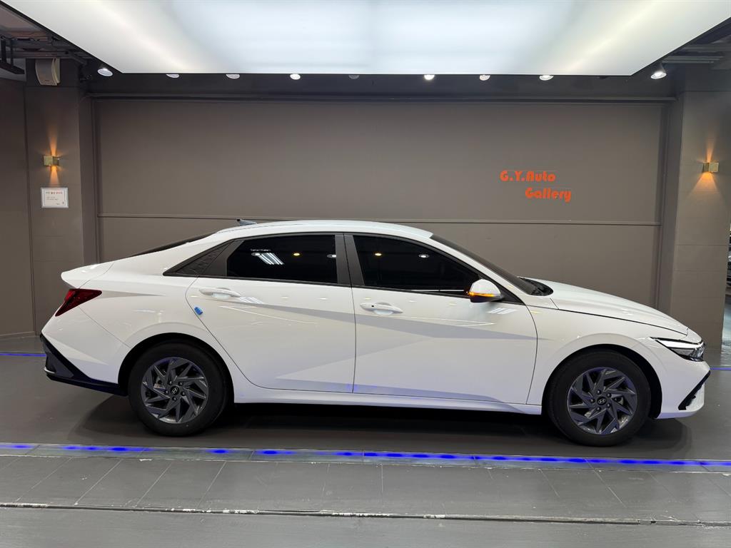 HYUNDAI Avante - Vista 5