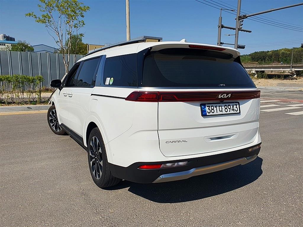 KIA Carnival - Vista 4