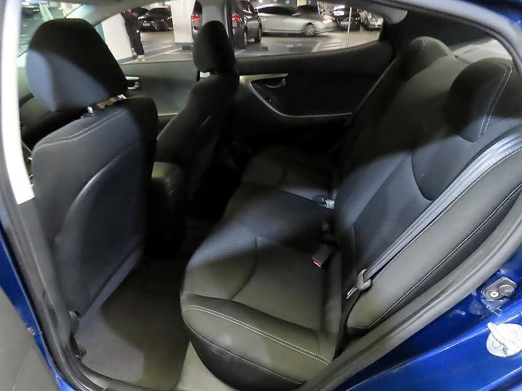 HYUNDAI Avante - Vista 7