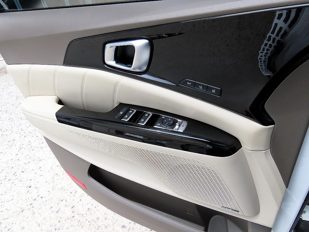 KIA Carnival - Vista 12