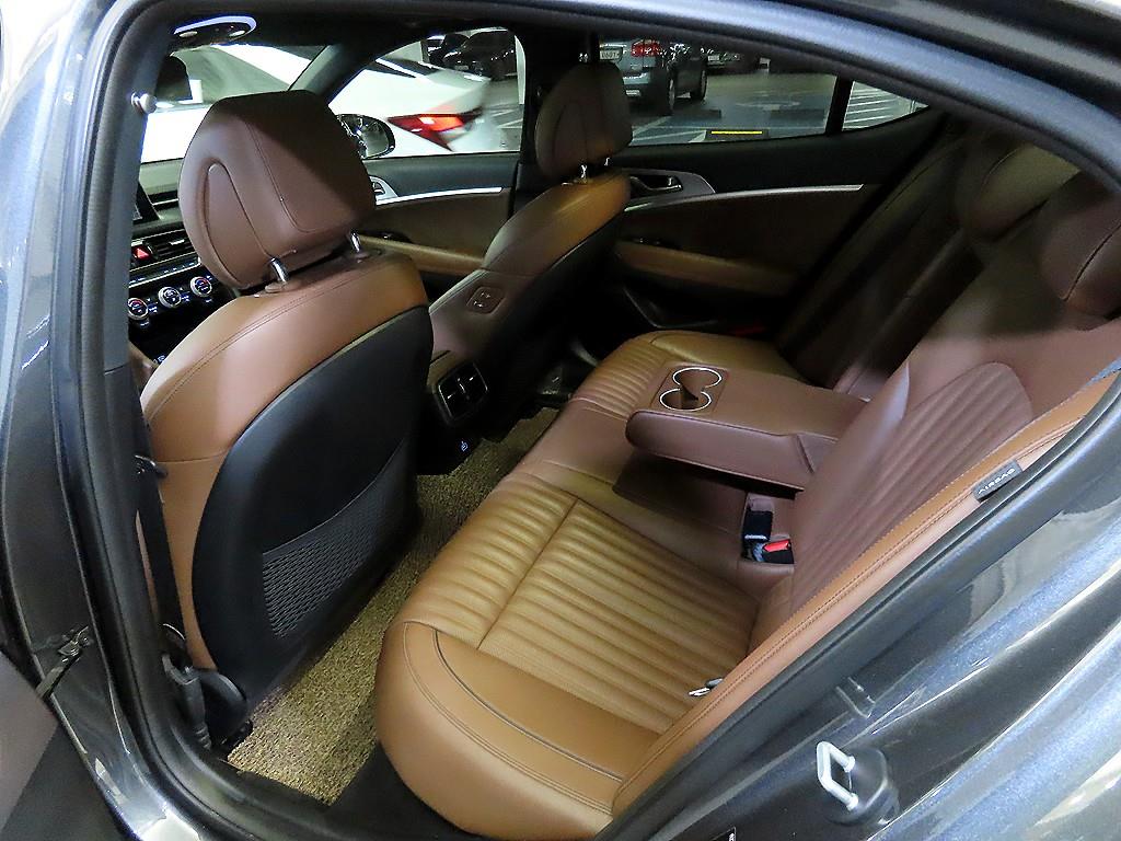 Genesis G70 - Vista 7