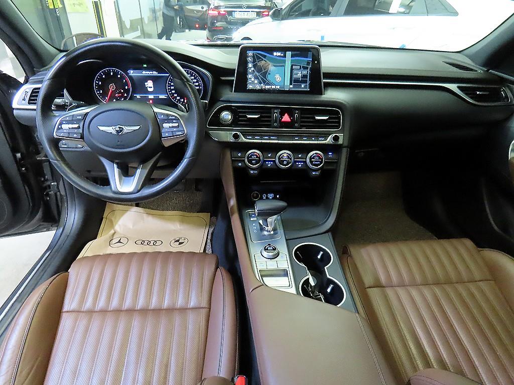 Genesis G70 - Vista 10