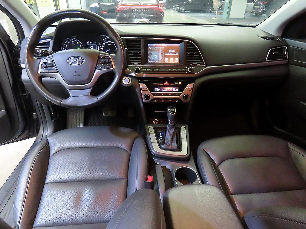 HYUNDAI Avante - Vista 10