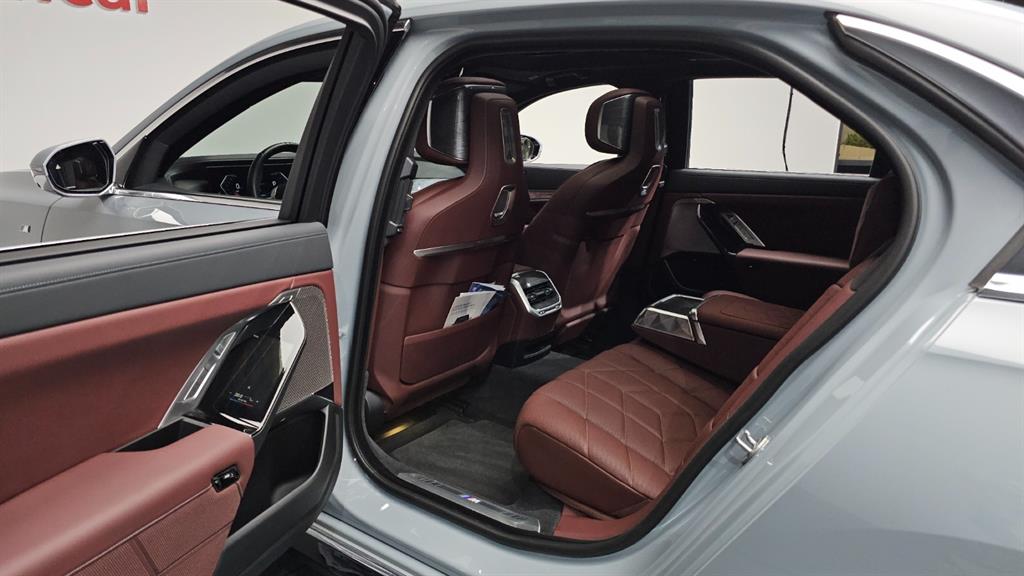 BMW 7 Series - Vista 11