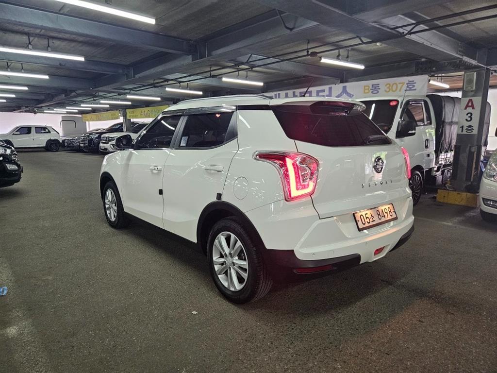Ssangyong Tivoli - Vista 4