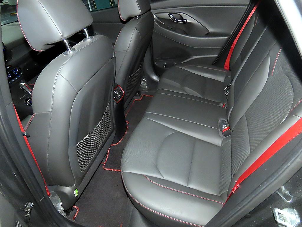 HYUNDAI i30 - Vista 7