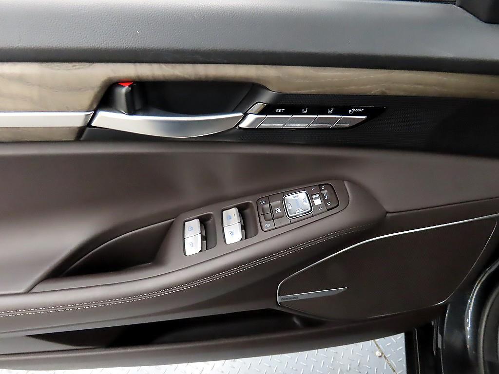 Genesis G90 - Vista 11