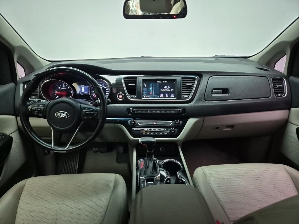 KIA Carnival - Vista 7