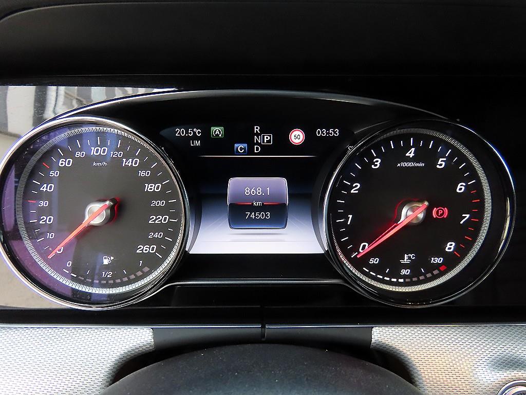 Mercedes Benz E class - Vista 9