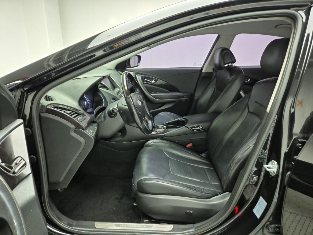 HYUNDAI Grandeur - Vista 11