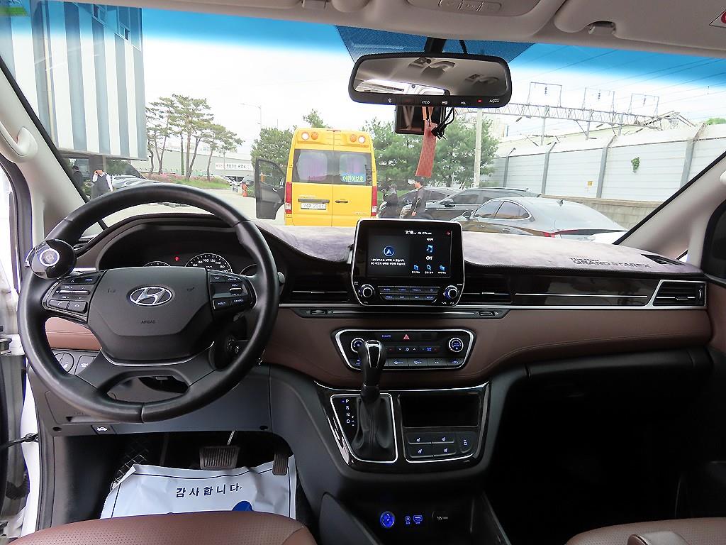 HYUNDAI Starex - Vista 8