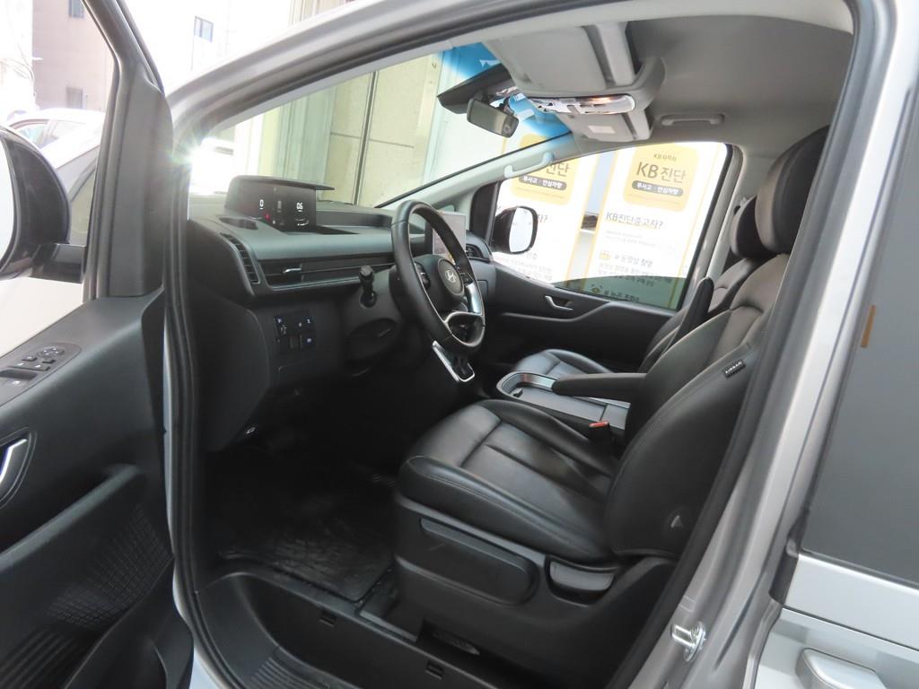 HYUNDAI Staria - Vista 5