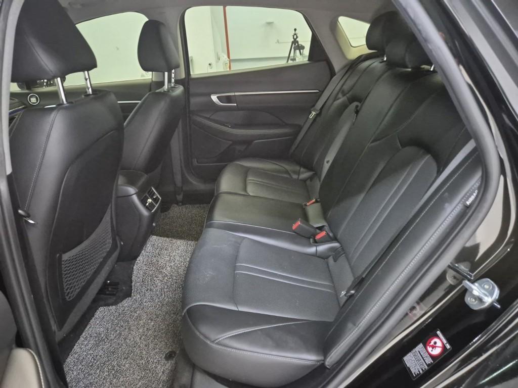HYUNDAI Sonata - Vista 12
