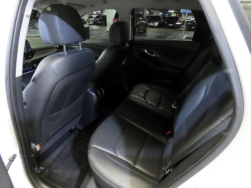 HYUNDAI i30 - Vista 7